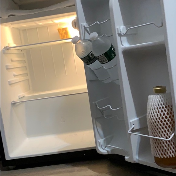 Mini fridge - Picture 2 of 4